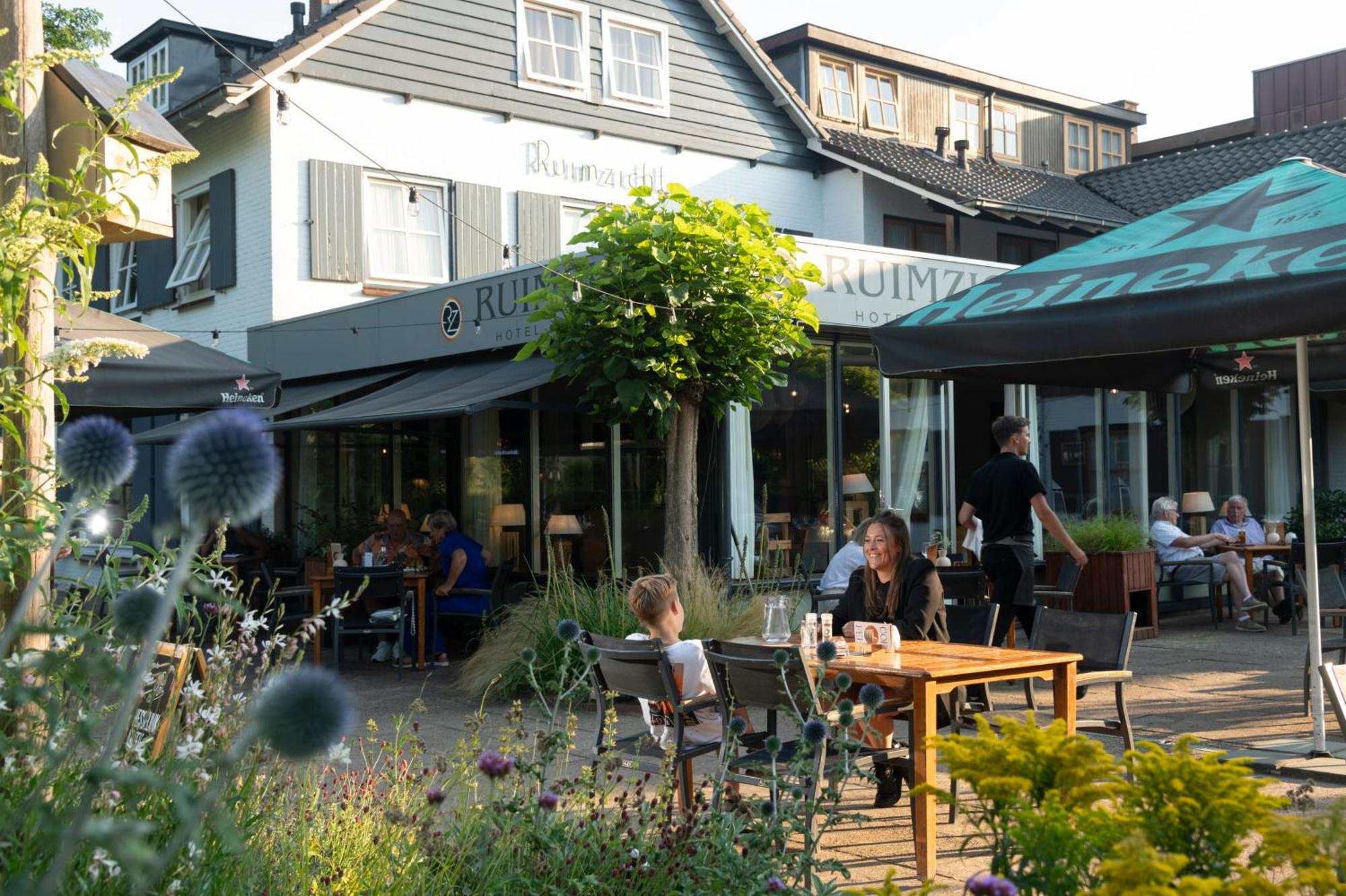 Hotel Restaurant Ruimzicht Zeddam エクステリア 写真